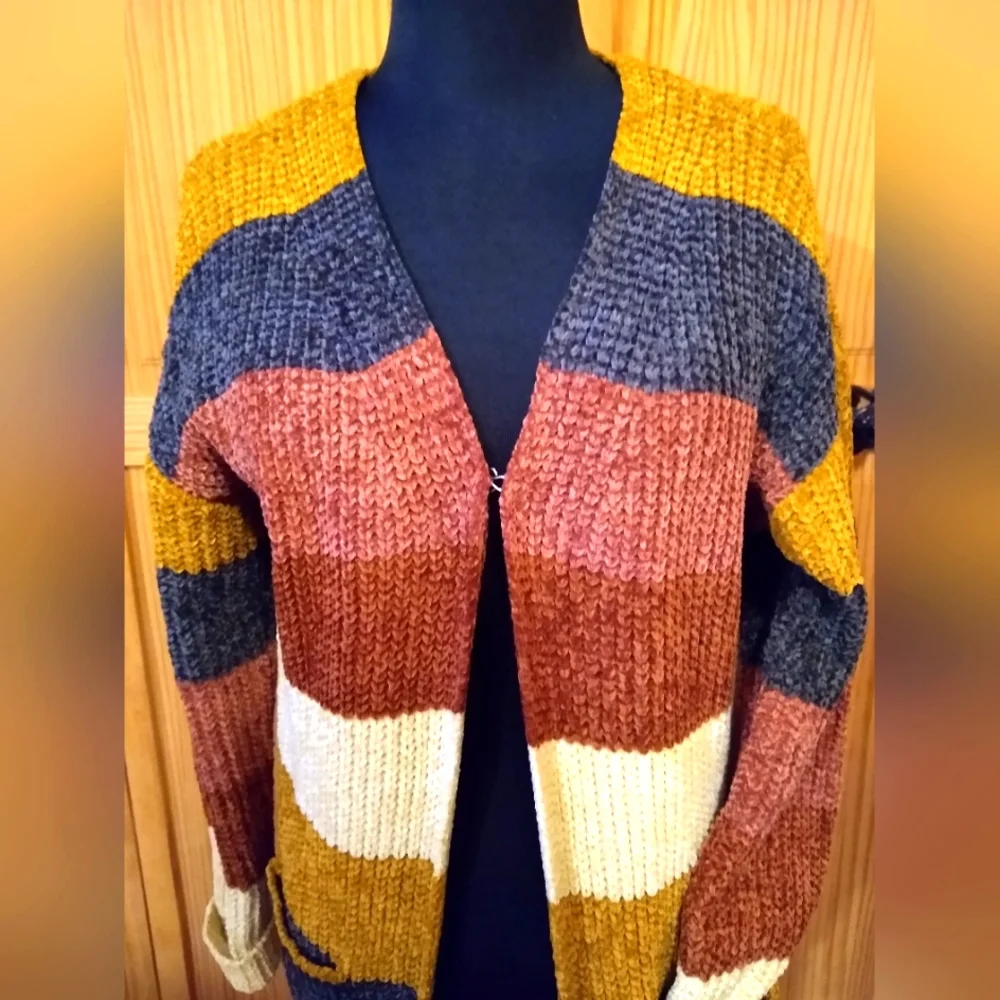 Zoey Cardigan - Picture 1 of 7